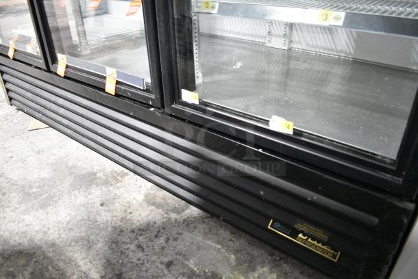 True GDM-72-HC Metal Commercial 3 Door Reach In Cooler Merchandiser w/ Poly Coated Racks. 115 Volts, 1 Phase. Tested and Working! - Image 4 of 11