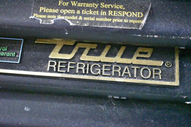 True GDM-72-HC Metal Commercial 3 Door Reach In Cooler Merchandiser w/ Poly Coated Racks. 115 Volts, 1 Phase. Tested and Working! - Image 5 of 11
