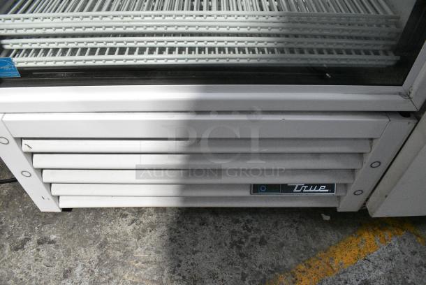2021 True TSCI-600R-G-PH Metal Commercial Single Door Reach In Cooler Merchandiser w/ Poly Coated Racks. 115 Volts, 1 Phase. Tested and Working! - Image 4 of 8