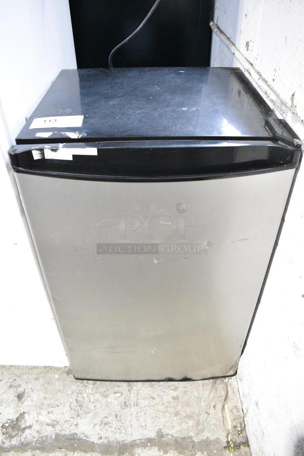 General Electric GE GMR04HASACS Mini Cooler. 115 Volts, 1 Phase. Tested and Working! - Image 1 of 7