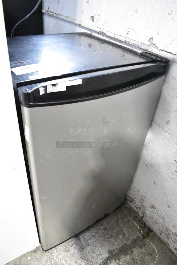 General Electric GE GMR04HASACS Mini Cooler. 115 Volts, 1 Phase. Tested and Working! - Image 2 of 7