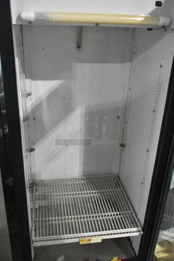 True GDM-12 Metal Commercial Single Door Reach In Cooler Merchandiser. 115 Volts, 1 Phase. Tested and Working! - Image 5 of 6