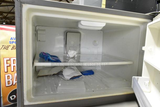 Whirlpool WRT511SZDM00 Stainless Steel Cooler w/ Freezer. 115 Volts, 1 Phase. Tested and Powers On But Does Not Get Cold - Image 4 of 8