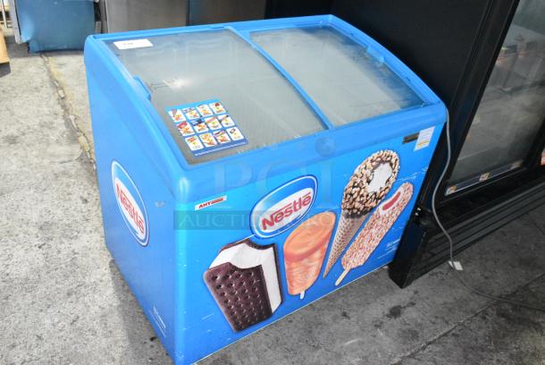 2017 AHT RIO S 100 Metal Commercial Chest Freezer Merchandiser on Commercial Casters. 115 Volts, 1 Phase. Tested and Working! - Image 2 of 9