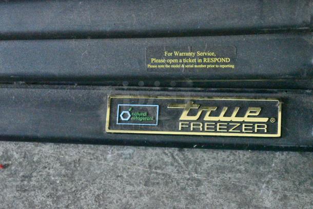 2016 True GDM-72F-HC Metal Commercial 3 Door Reach In Freezer Merchandiser w/ Poly Coated Racks. 115/208-230 Volts, 1 Phase. Tested and Working! - Image 4 of 9
