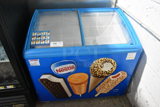 AHT RIO S 100 F Metal Commercial Chest Freezer Merchandiser on Commercial Casters. 115 Volts, 1 Phase. Tested and Working! - Image 1 of 8