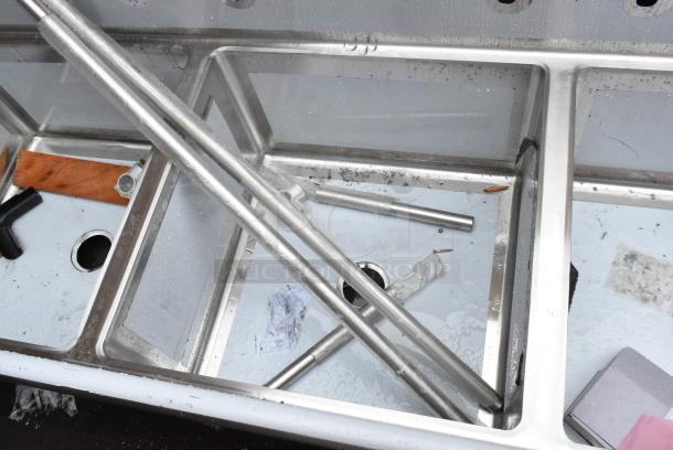 BRAND NEW SCRATCH AND DENT! Regency 600S32424224 Stainless Steel 3 Bay Sink w/ Dual Drain Boards. Missing 2 Legs. - Image 4 of 8