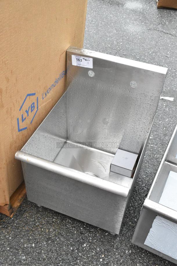 BRAND NEW SCRATCH AND DENT! Stainless Steel Single Bay Sink. No Legs. - Image 2 of 4