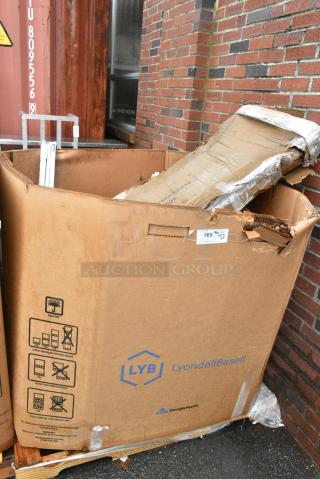 5 BRAND NEW SCRATCH AND DENT! Items Including 460EGSC2436 Regency NSF Green Wire Security Cage - 24" x 36" x 61", Black Wire Shelf. 5 Times Your Bid! May Be Missing Pieces.