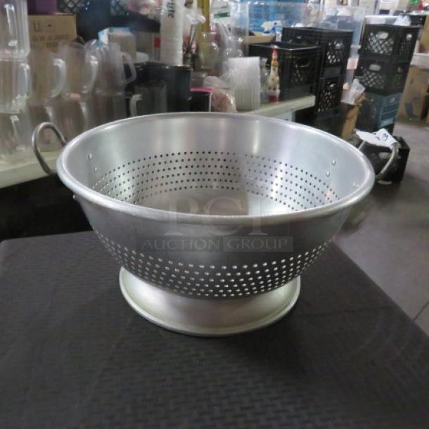 One Commercial 17 Inch Heavy Duty Aluminum Colander - Image 1 of 1