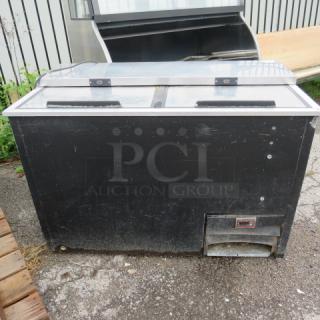 One WORKING Serv Ware Bottle Box. Model# BC-50. 115 Volt. 50X27X34