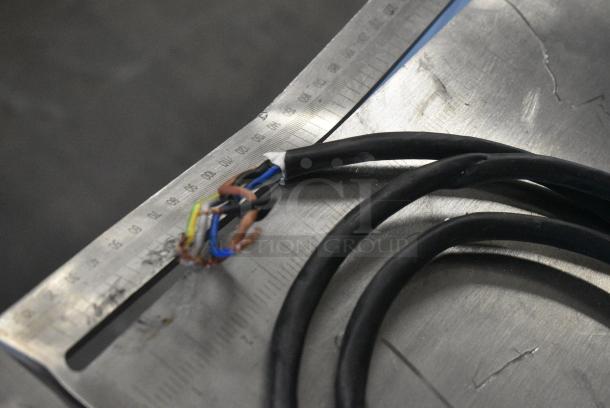 BRAND NEW SCRATCH AND DENT! Avantco HLS-2400 Stainless Steel Commercial Floor Style Meat Saw. 220 Volts, 3 Phase. - Image 5 of 6