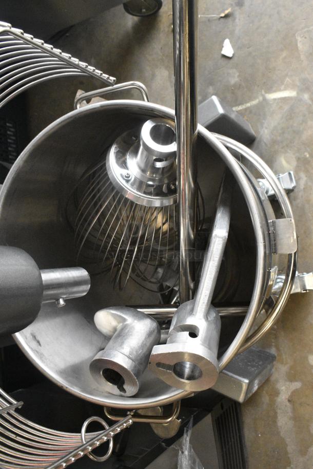 BRAND NEW SCRATCH AND DENT! Avantco MX60H Metal Commercial 60 Quart Planetary Dough Mixer w/ Stainless Steel Mixing Bowl, Bowl Guard, Bowl Dolly, Whisk, Paddle and Dough Hook Attachments.240 Volts, 3 Phase. - Image 10 of 12