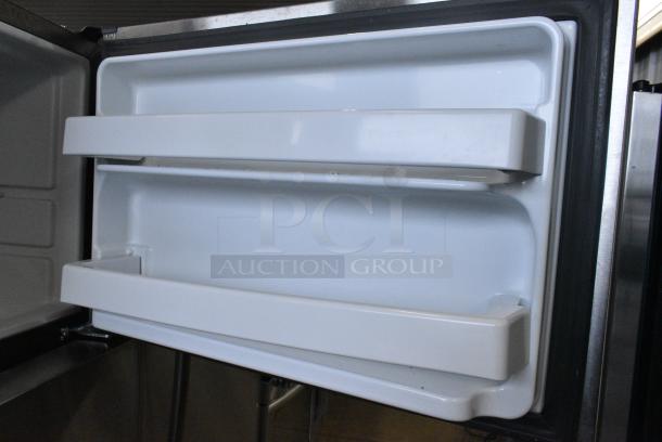 General Electric GE GTS18GSHMRSS Stainless Steel Cooler w/ Freezer. 110-127 Volts, 1 Phase. Tested and Working! - Image 5 of 8