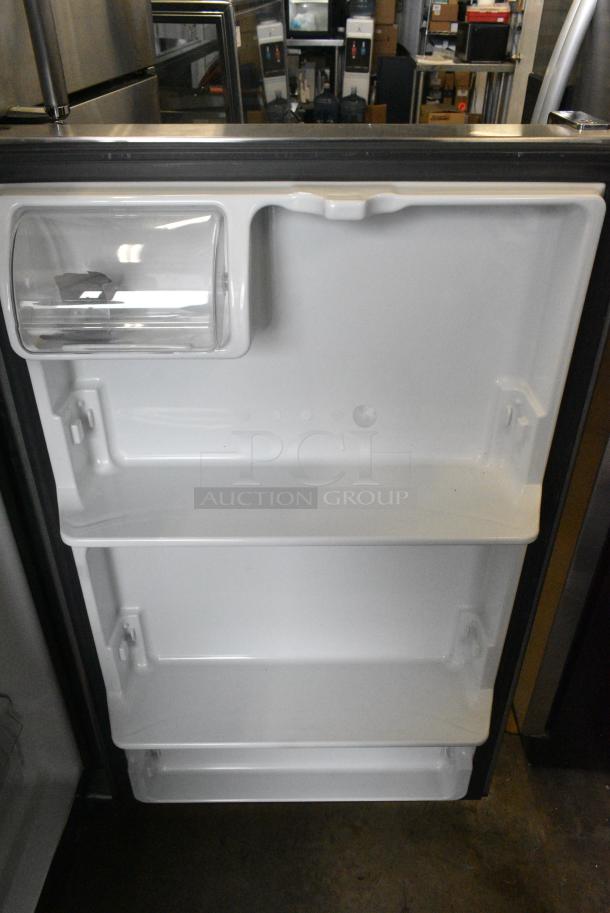 General Electric GE GTS18GSHMRSS Stainless Steel Cooler w/ Freezer. 110-127 Volts, 1 Phase. Tested and Working! - Image 7 of 8