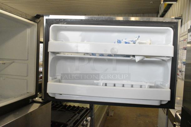 General Electric GE GTS18GSHMRSS Stainless Steel Cooler w/ Freezer. 110-127 Volts, 1 Phase. Tested and Working! - Image 5 of 8