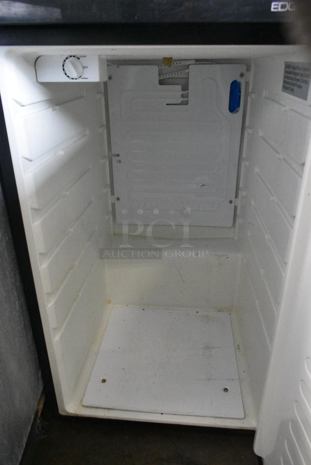 EdgeStar BR2001BL Metal Direct Draw Kegerator w/ Beer Tower on Commercial Casters. 115 Volts, 1 Phase. Tested and Working! - Image 4 of 7