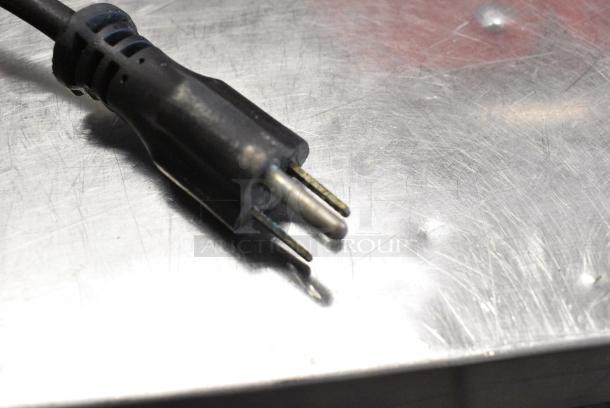 Globe Metal Commercial Countertop Meat Slicer w/ Blade Sharpener. 115 Volts, 1 Phase. Tested and Working! - Image 7 of 7
