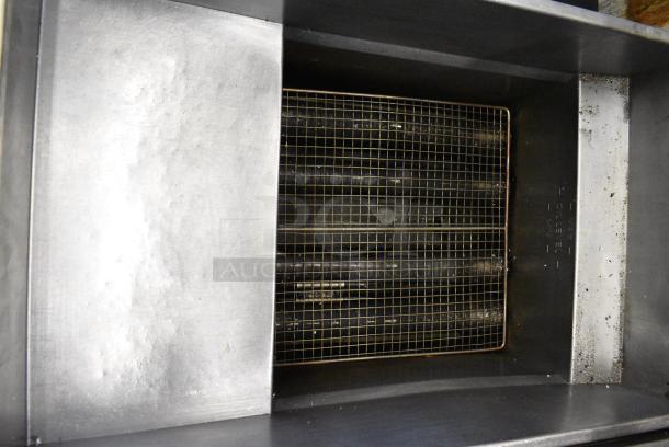 Pitco Frialator SG14 Stainless Steel Commercial Natural Gas Powered 2 Bay Deep Fat Fryer w/ 4 Metal Fry Baskets on Commercial Casters. - Image 4 of 10