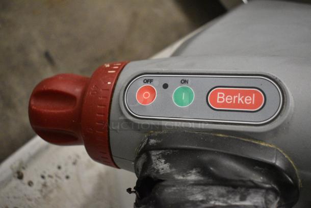 Berkel X13 Metal Commercial Countertop Meat Slicer. 115 Volts, 1 Phase. Tested and Working! - Image 4 of 6