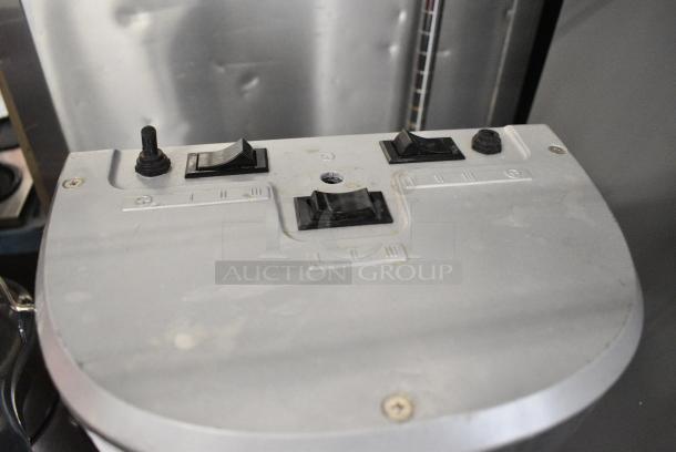 Hamilton Beach HMD400 Metal Commercial Countertop 3 Head Drink Mixer. 120 Volts, 1 Phase. Tested and Working! - Image 5 of 8