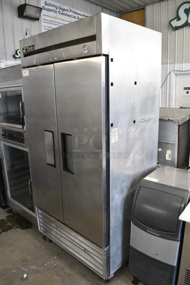 True T-35 Stainless Steel Commercial 2 Door Reach In Cooler on Commercial Casters. 115 Volts, 1 Phase. Tested and Working! - Image 3 of 9