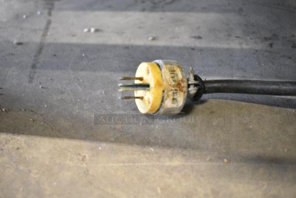 True T-35 Stainless Steel Commercial 2 Door Reach In Cooler on Commercial Casters. 115 Volts, 1 Phase. Tested and Working! - Image 9 of 9