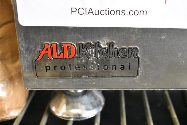 ALD Kitchen ALD-503 Stainless Steel Commercial Countertop Electric Powered Wffle Stick Maker. 110 Volts, 1 Phase. Tested and Working! - Image 4 of 8