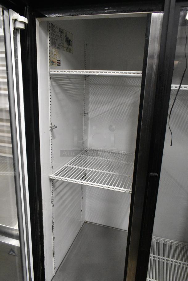 True GDM-35EM Metal Commercial 2 Door Reach In Cooler Merchandiser w/ Poly Coated Racks. 115 Volts, 1 Phase. Tested and Powers On But Does Not Get Cold - Image 4 of 5
