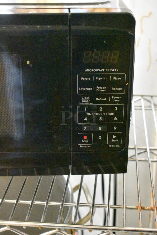 Kenmore KMCMV807BK07 Countertop Microwave Oven w/ Plate. 120 Volts, 1 Phase. - Image 4 of 7