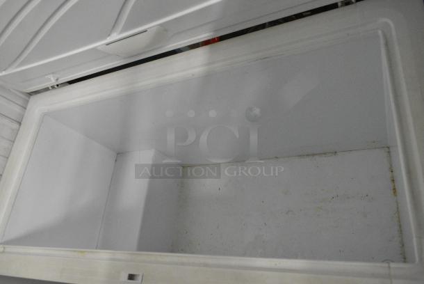 Frigidaire Chest Freezer w/ Hinge Lid. 115 Volts, 1 Phase. Tested and Working! - Image 3 of 6