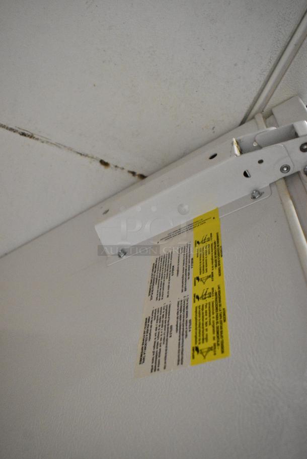 Frigidaire Chest Freezer w/ Hinge Lid. 115 Volts, 1 Phase. Tested and Working! - Image 6 of 6