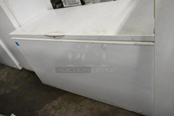 Frigidaire FGCH20M7LW2 Chest Freezer w/ Hinge Lid. 115 Volts, 1 Phase. Tested and Working! - Image 2 of 6