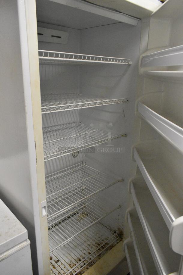 Frigidaire MFU20F3GW7 Single Door Reach In Freezer. 115 Volts, 1 Phase. Tested and Powers On But Does Not Get Cold - Image 4 of 6