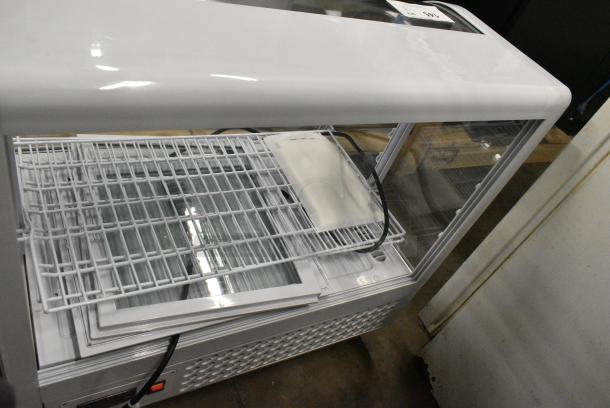 BRAND NEW SCRATCH AND DENT! KoolMore CDC-3C-WH Metal Commercial Countertop Deli Display Case Merchandiser. 110-120 Volts, 1 Phase. Tested and Working! - Image 4 of 6