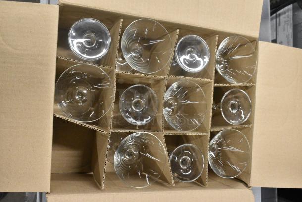 BRAND NEW SCRATCH AND DENT! Box of 11 Acopa 55390725 Radiance 7.25 oz. Martini Glass - Image 3 of 5