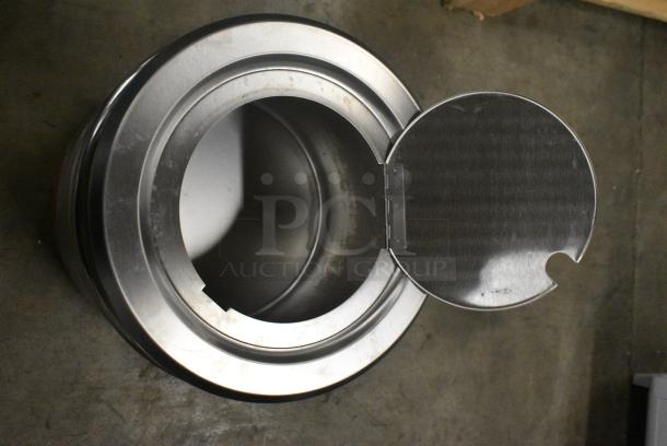 BRAND NEW SCRATCH AND DENT! Avantco 177W800 Stainless Steel Commercial Countertop Soup Kettle Food Warmer. 120 Volts, 1 Phase. Tested and Working! - Image 4 of 9