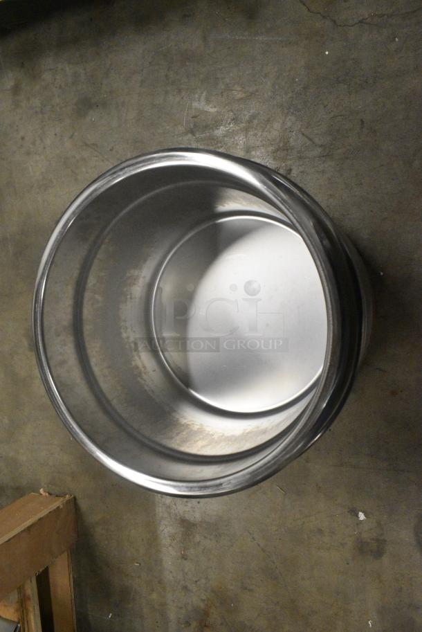 BRAND NEW SCRATCH AND DENT! Avantco 177W800 Stainless Steel Commercial Countertop Soup Kettle Food Warmer. 120 Volts, 1 Phase. Tested and Working! - Image 5 of 9
