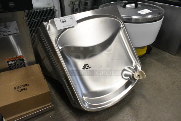 BRAND NEW SCRATCH AND DENT! Elkay EZFSD_1H Wall Mount Water Fountain. 115 Volts, 1 Phase. - Image 2 of 8