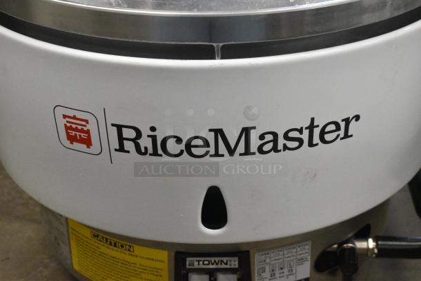 BRAND NEW SCRATCH AND DENT! RiceMasterRM-55P-R Liquid Propane 110 Cup (55 Cup Raw) Gas Rice Cooker and Warmer. - Image 3 of 7