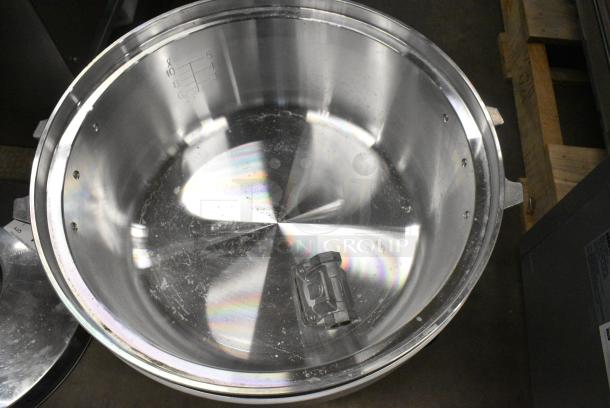 BRAND NEW SCRATCH AND DENT! RiceMasterRM-55P-R Liquid Propane 110 Cup (55 Cup Raw) Gas Rice Cooker and Warmer. - Image 5 of 7