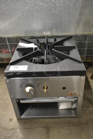 BRAND NEW SCRATCH AND DENT! Cooking Performance Group CPG-SP-18-N Natural Gas Stock Pot Range - 80,000 BTU