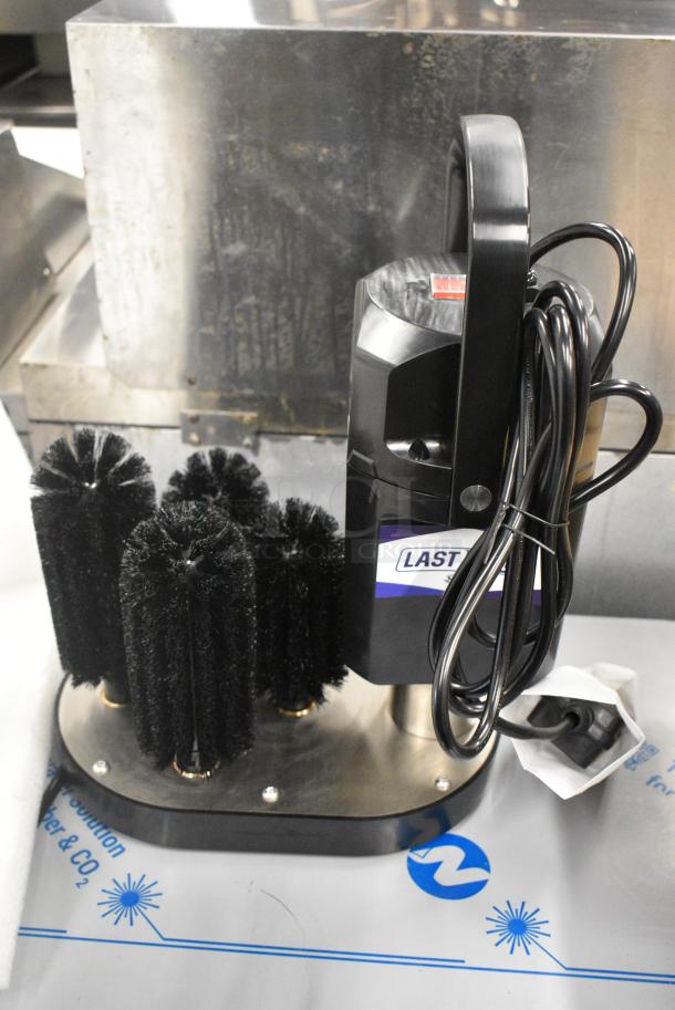 BRAND NEW SCRATCH AND DENT! Noble 274SUBWSH250 Products Last Call Heavy-Duty Submersible Five Brush Electric Glass Washer. 120 Volts, 1 Phase - Image 4 of 11