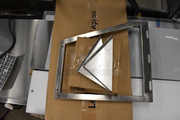 BRAND NEW SCRATCH AND DENT! 2024 ServIt 423EST4WOPBH Stainless Steel Electric Powered 4 Well Steam Table.208/240 Volts. Tested and Working! - Image 4 of 9
