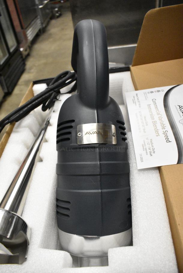 BRAND NEW SCRATCH AND DENT! AvaMix 928IBHD18 18" Heavy-Duty Variable Speed Immersion Blender - 1 1/4 hp. 120 Volts, 1 Phase. - Image 3 of 7