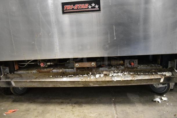 Tri-Star TSR-6 Stainless Steel Commercial Natural Gas Powered 6 Burner Range w/ Oven and Back Splash on Commercial Casters. - Image 7 of 8