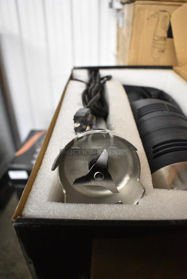 BRAND NEW SCRATCH AND DENT! AvaMix 928IBHD12 12" Heavy-Duty Variable Speed Immersion Blender - 1 1/4 hp. 120 Volts, 1 Phase. - Image 3 of 3