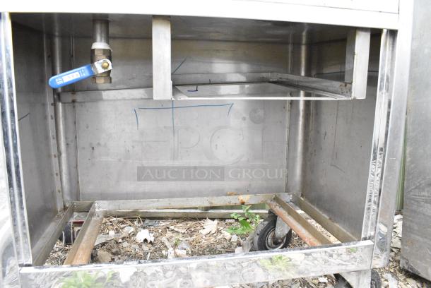 Stainless Steel Single Bay Item on Commercial Casters. - Image 4 of 4