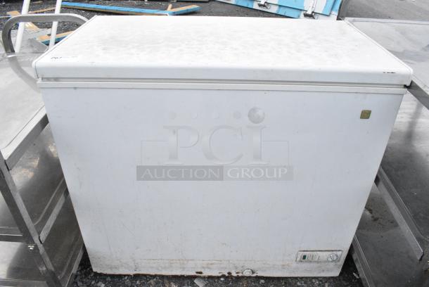 General Electric GE FCM7SUBWW Chest Freezer w/ Hinge Lid. 115 Volts, 1 Phase. - Image 1 of 4