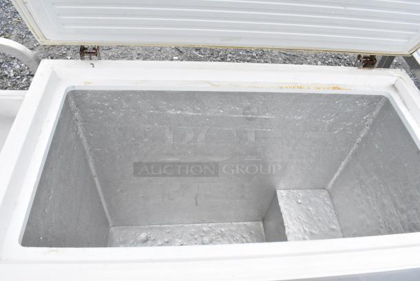General Electric GE FCM7SUBWW Chest Freezer w/ Hinge Lid. 115 Volts, 1 Phase. - Image 2 of 4